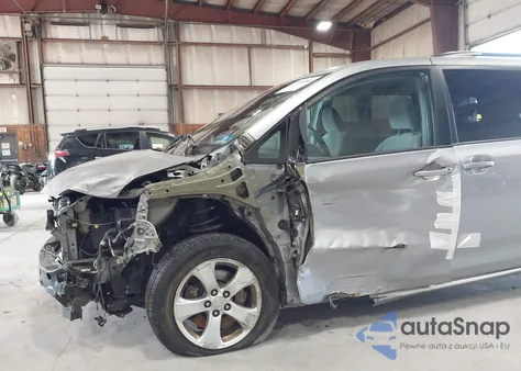 2017 Toyota Sienna Le 8 Passenger из США, поврежденный, VIN 5TDKZ3DC3HS796885